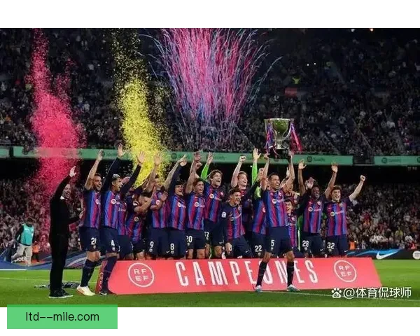 巴塞罗那主场力克对手成功晋级欧冠八强全队激情庆祝胜利时刻