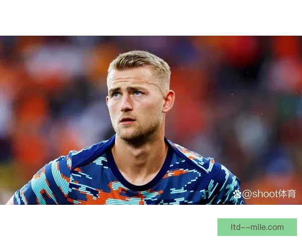 德里赫特逐步稳坐曼联主力中卫位置展望未来战术核心
